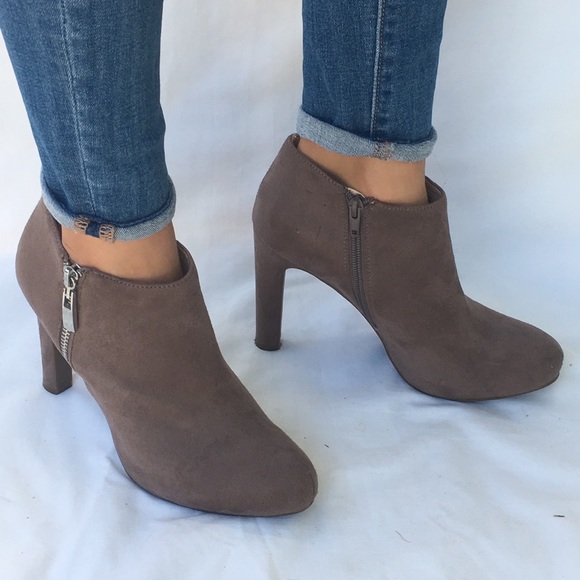 Marc Fisher Shoes - Marc Fisher ankle boots booties suede tan sz 8